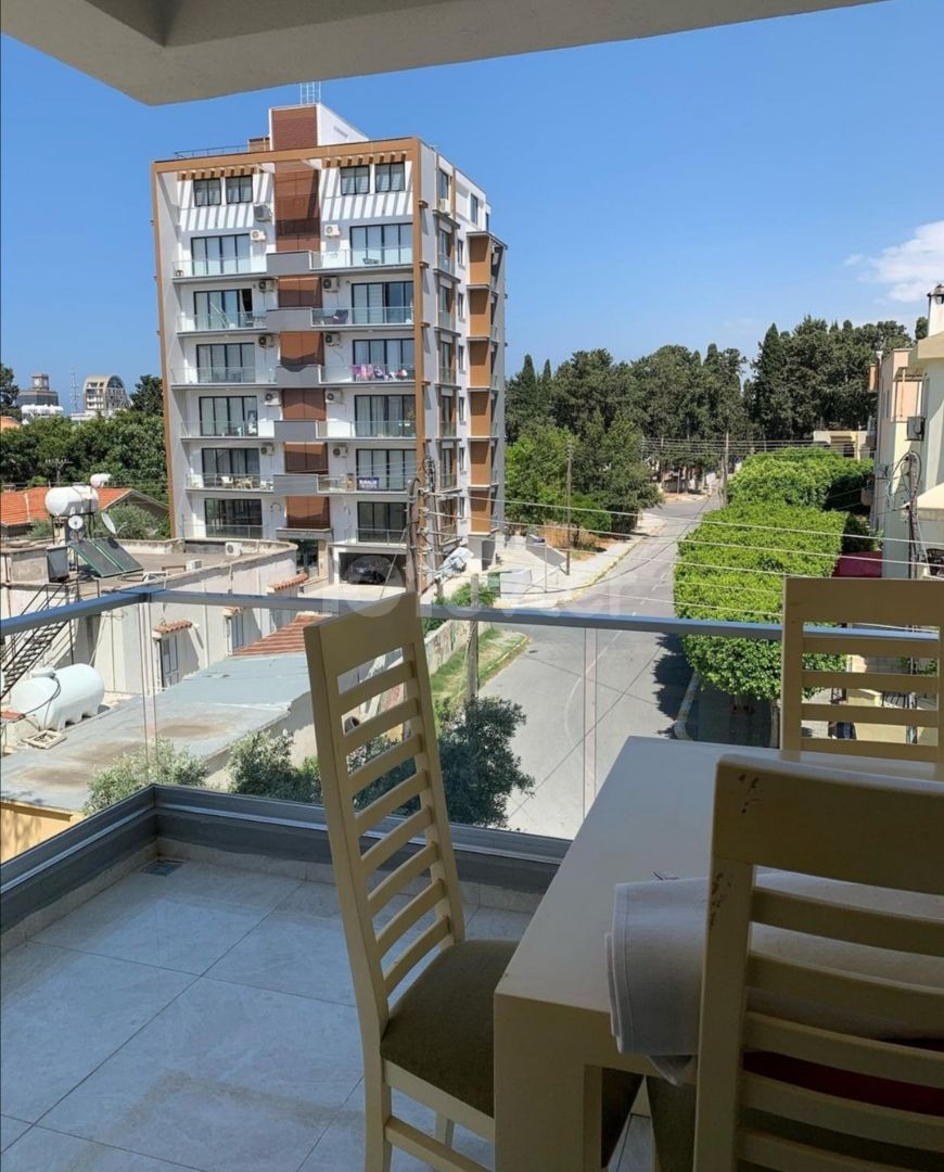 GİRNE MERKEZDE  EŞYALI 2+1 DAİRE