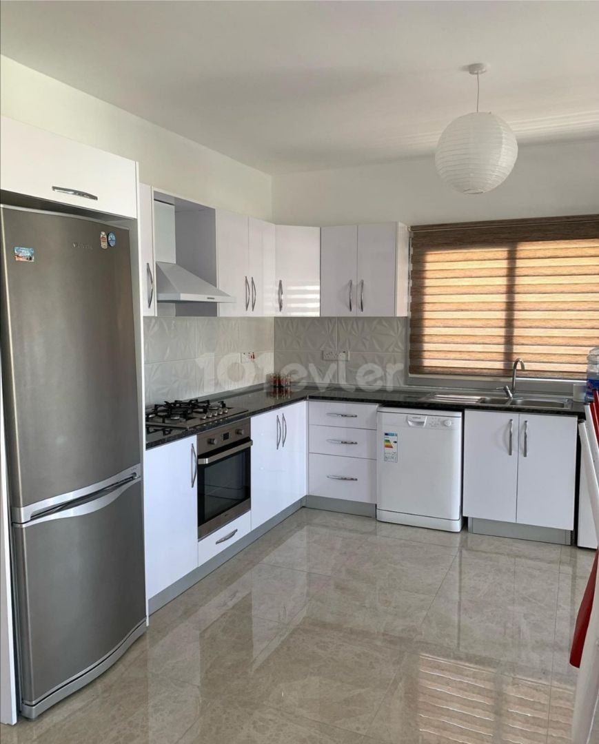 GİRNE MERKEZDE  EŞYALI 2+1 DAİRE