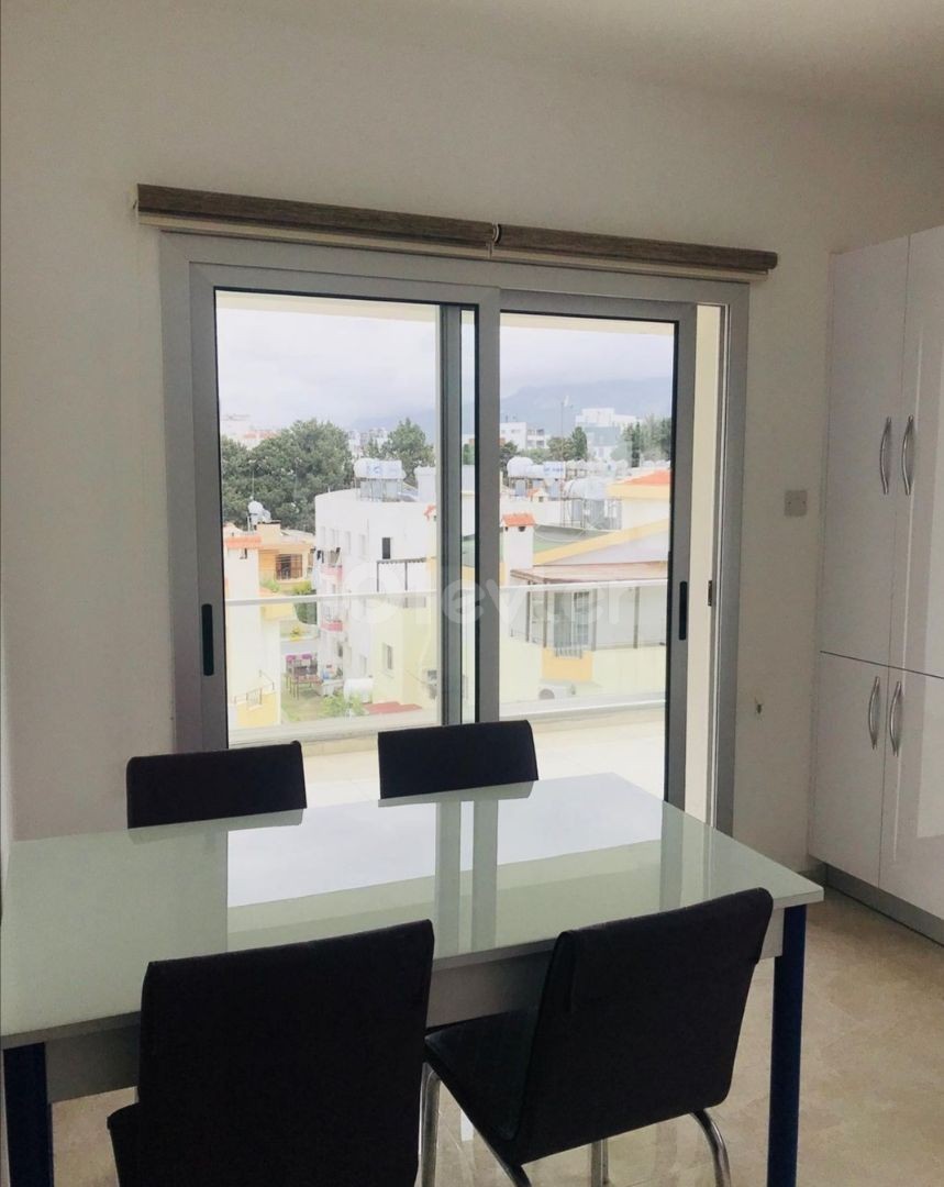 GİRNE MERKEZDE  EŞYALI 2+1 DAİRE