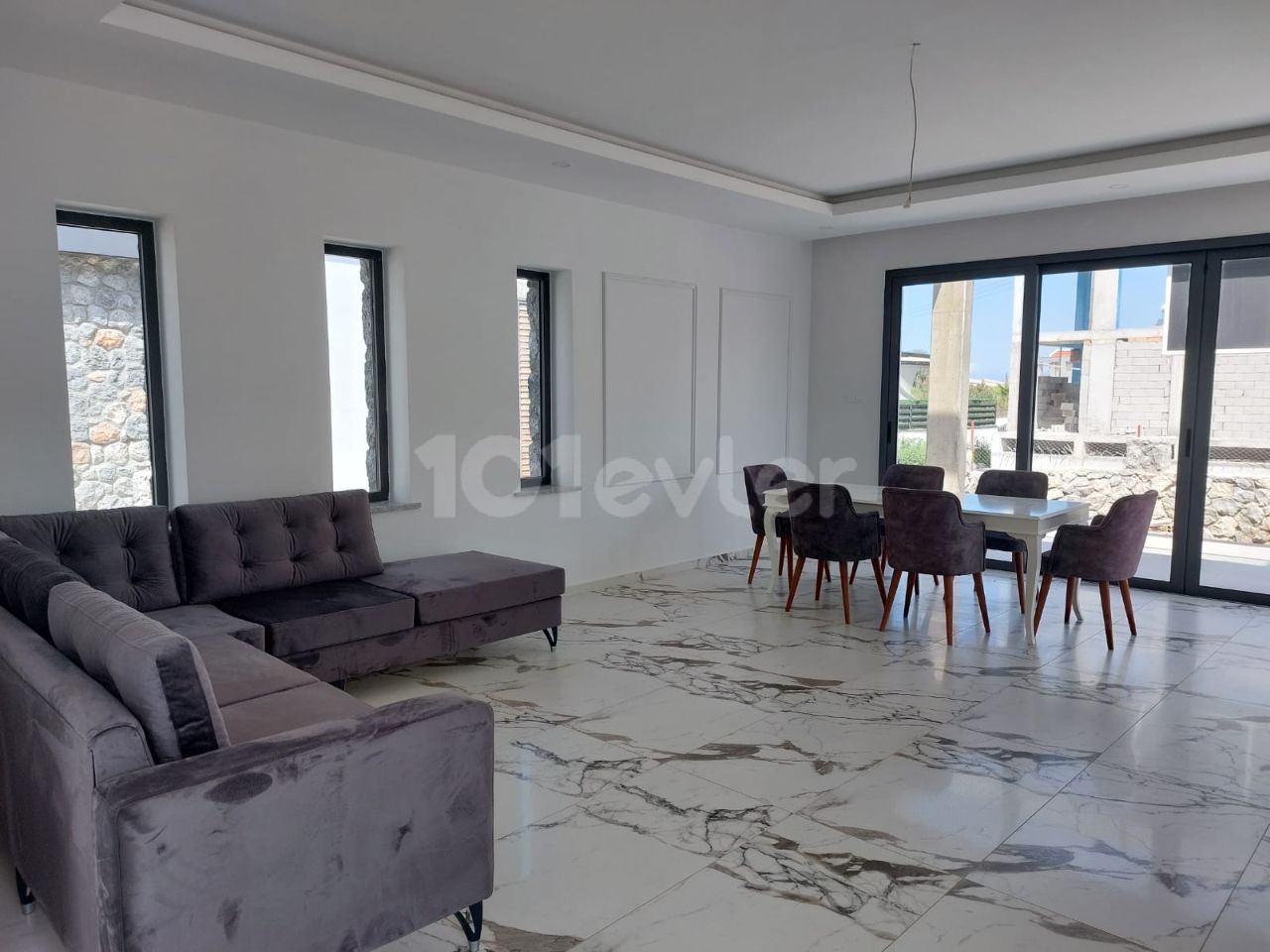 LAST VILLA FOR SALE 3+1 IN A LUXURIOUS COMPLEX IN KYRENIA ÇATALKÖY