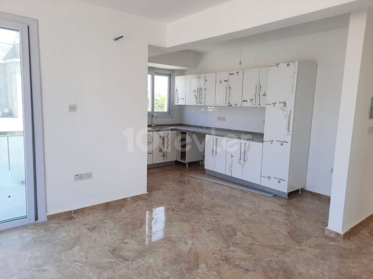 2+1 WOHNUNG ZUM VERKAUF IN KYRENIA KARAOĞLANOĞLU