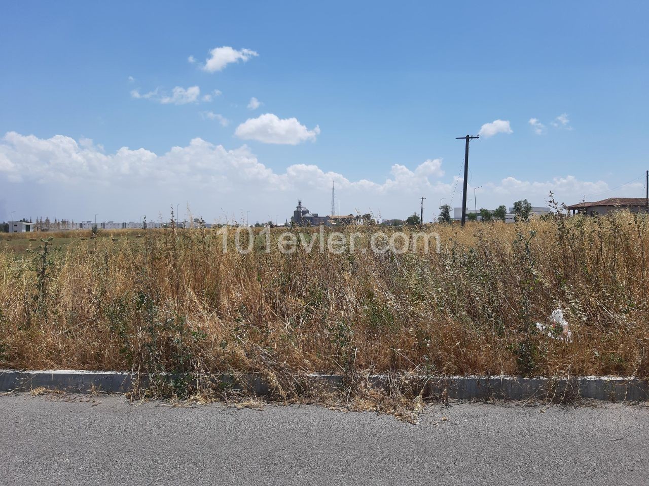 NIKOSIA KANLIKÖY, SEHR GUTE LAGE, TÜRKISCHE KOKANLI, 755 QM, ECKGRUNDSTÜCK MIT GRÜNFLÄCHE UND STRAßE, WASSER, STROM ** 