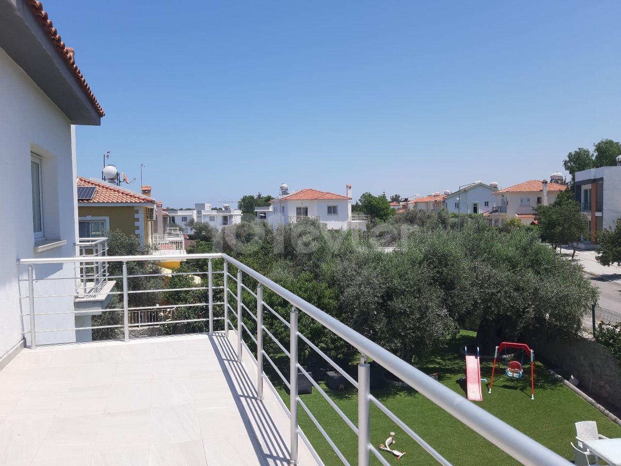 A DETACHED DUPLEX VILLA WITH AN EQUIVALENT COB, FIREPLACE, BARBECUE, GARDEN WITH AN INDOOR AREA OF 4 + 1, 290 SQUARE METERS ON A CORNER PLOT OF 600 SQUARE METERS WITH A FACADE Decking OUT ON BOTH SIDES, IN A VERY GOOD LOCATION IN KYRENIA ** 