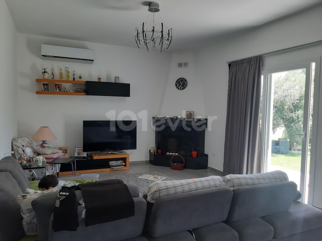 A DETACHED DUPLEX VILLA WITH AN EQUIVALENT COB, FIREPLACE, BARBECUE, GARDEN WITH AN INDOOR AREA OF 4 + 1, 290 SQUARE METERS ON A CORNER PLOT OF 600 SQUARE METERS WITH A FACADE Decking OUT ON BOTH SIDES, IN A VERY GOOD LOCATION IN KYRENIA ** 