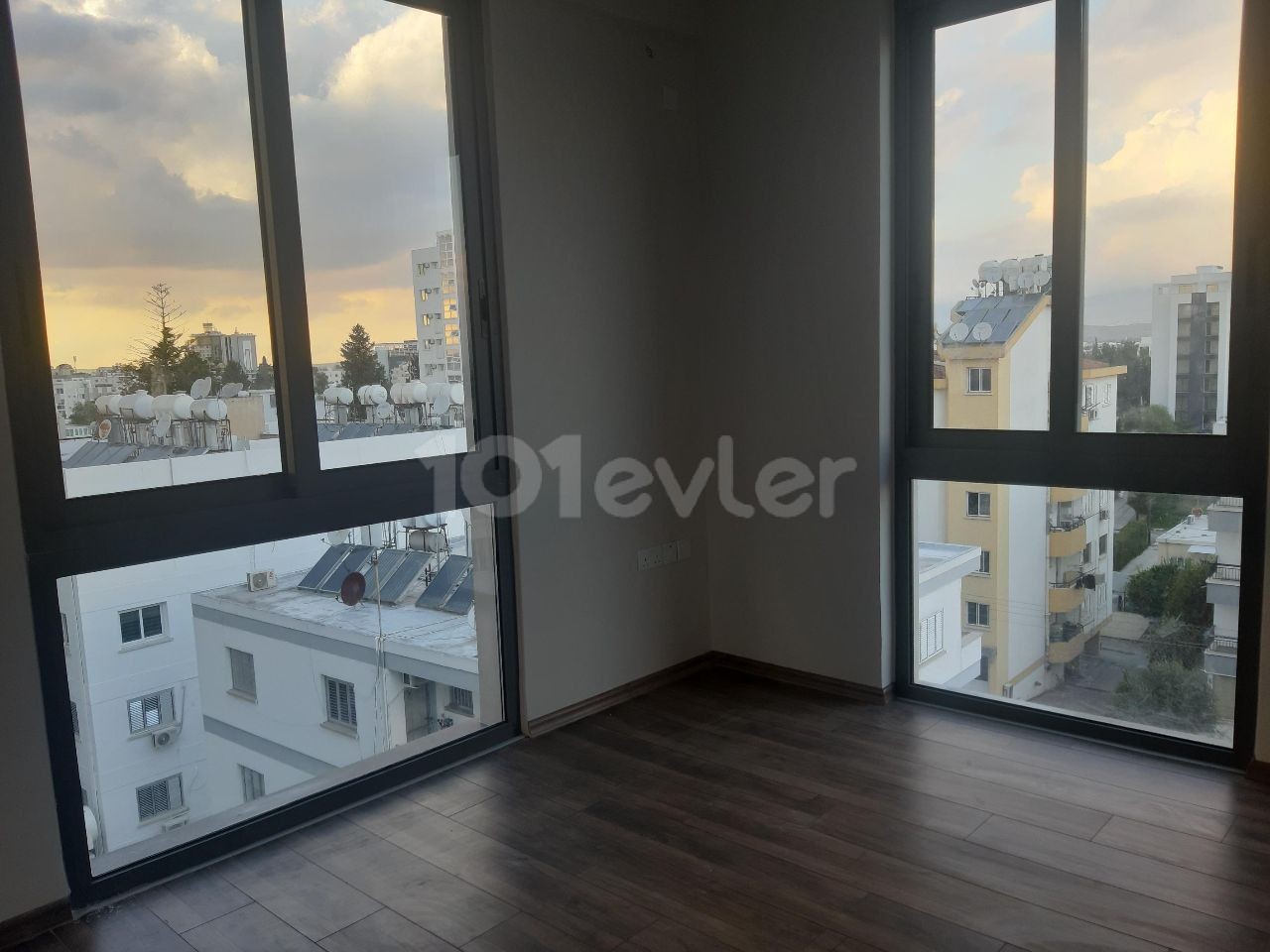 IN NEW TOWN, NEWLY FINISHED, 3+1, CENTRALLY LOCATED, 120 SQUARE METERS, ELEVATOR, ADDITIONAL SHOWER AND TOILET IN THE MASTER BEDROOM, ON THE 5TH FLOOR ABOVE THE COLUMN, LUXURY APARTMENT ** 