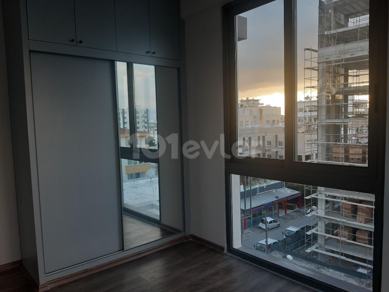 IN NEW TOWN, NEWLY FINISHED, 3+1, CENTRALLY LOCATED, 120 SQUARE METERS, ELEVATOR, ADDITIONAL SHOWER AND TOILET IN THE MASTER BEDROOM, ON THE 5TH FLOOR ABOVE THE COLUMN, LUXURY APARTMENT ** 