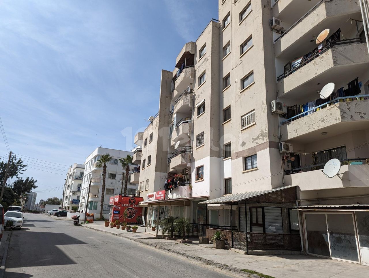 A GOOD LOCATION, IN GÖÇMENKÖY, TURKISH KOÇANLI, 3+1, 125 SQUARE METERS, ON DORTYOL CROSS, WELL MAINTAINED APARTMENT