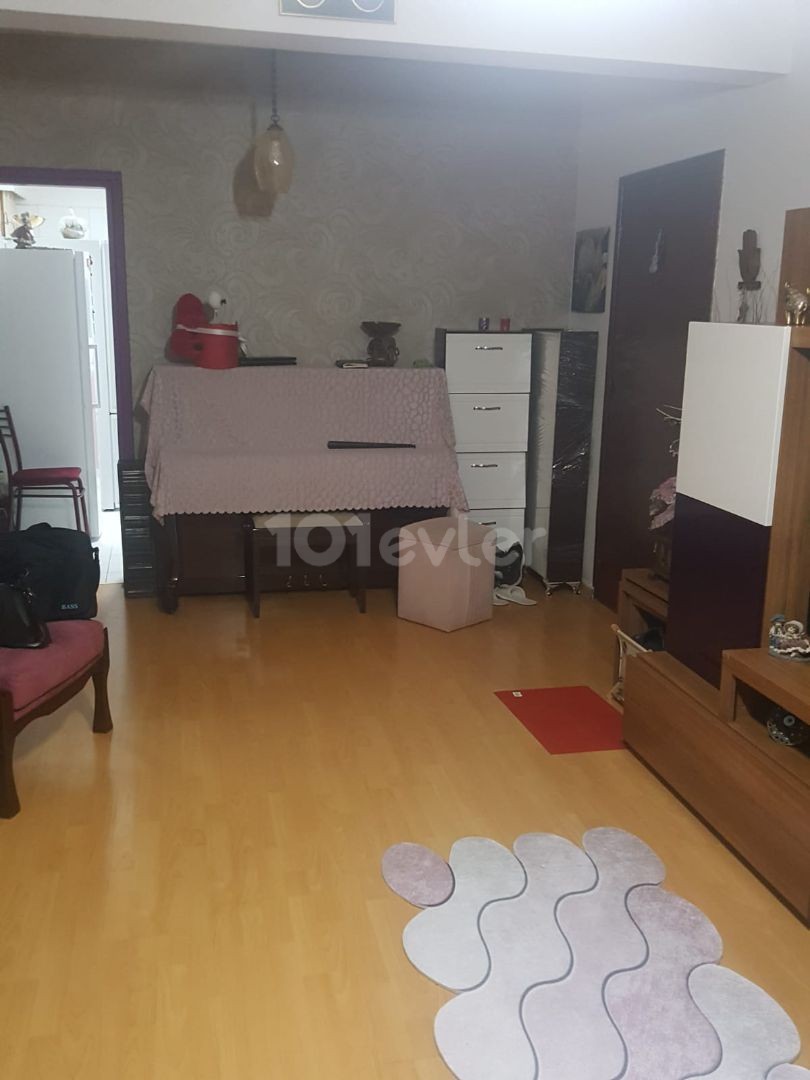 A GOOD LOCATION, IN GÖÇMENKÖY, TURKISH KOÇANLI, 3+1, 125 SQUARE METERS, ON DORTYOL CROSS, WELL MAINTAINED APARTMENT