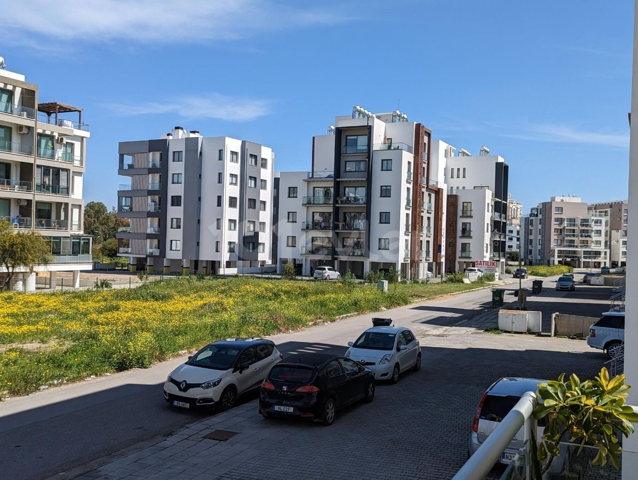 LEFKOŞA DEREBOYUNDA, TURKISH COB, HIGH PREFERENCE RATE AND VERY GOOD LOCATION, 135 SQUARE METERS, 3+1, GUEST TOILET AND ADDITIONAL TWO SHOWER-TOILET, 1ST FLOOR ABOVE THE COLUMN, ELEVATOR, SPACIOUS, LUXURY APARTMENT