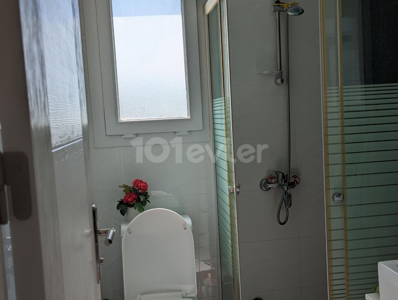 LEFKOŞA DEREBOYUNDA, TURKISH COB, HIGH PREFERENCE RATE AND VERY GOOD LOCATION, 135 SQUARE METERS, 3+1, GUEST TOILET AND ADDITIONAL TWO SHOWER-TOILET, 1ST FLOOR ABOVE THE COLUMN, ELEVATOR, SPACIOUS, LUXURY APARTMENT