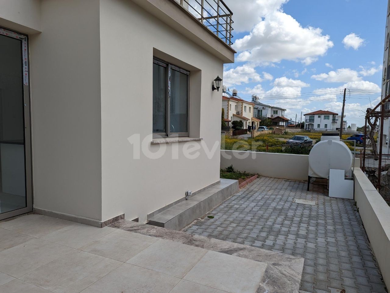 LUXURIOUS TWIN DUPLEX VILLA WITH A GARDEN, IN A VERY GOOD LOCATION, 170 SQUARE METERS, WITH TURKISH COACH, 3+1, ADDITIONAL SHOWER-TOILET AND CABINET ROOM IN MASTER'S BEDROOM, VAT AND TRANSFORMER CONTRIBUTION PAID.