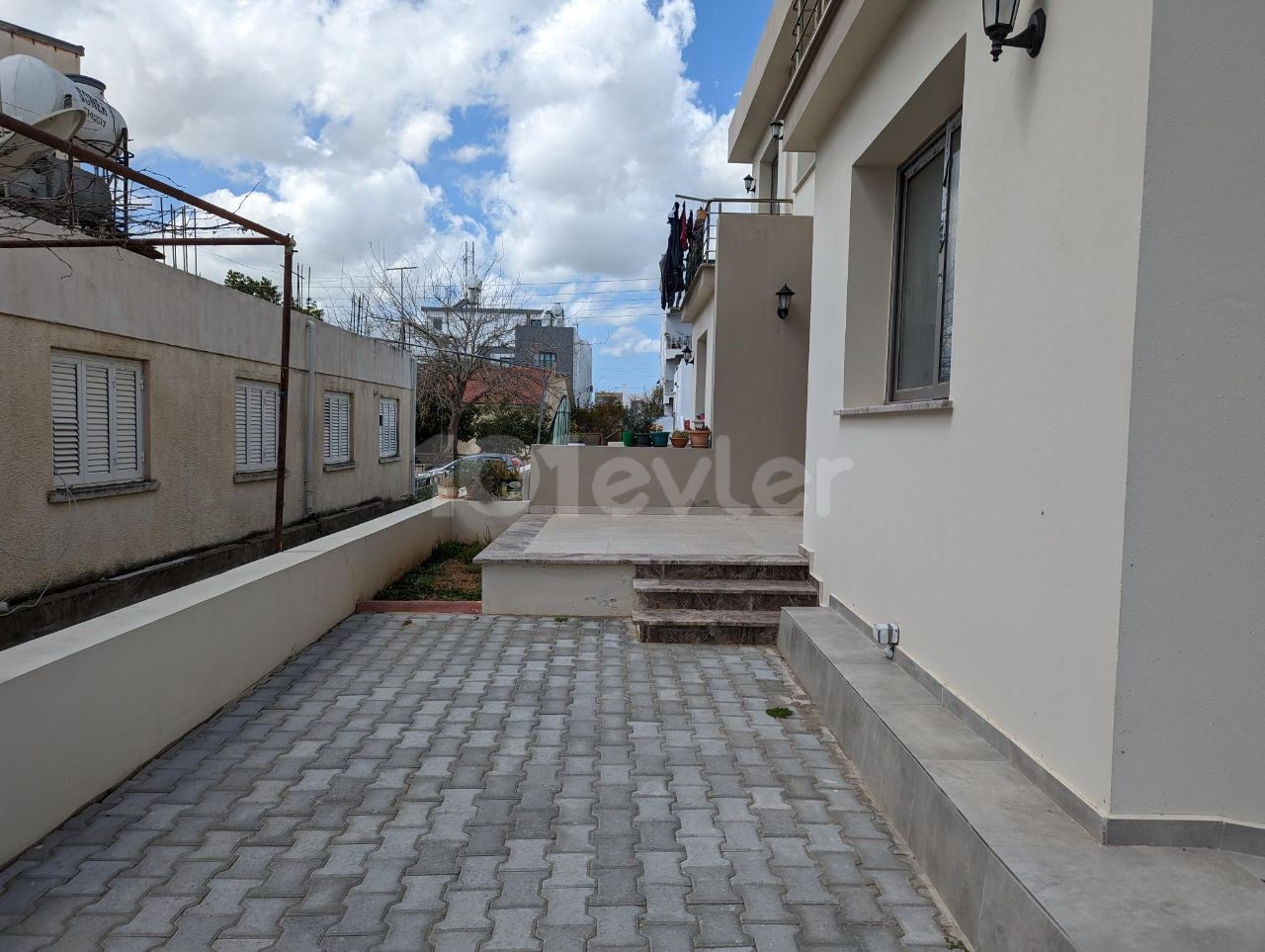 LUXURIOUS TWIN DUPLEX VILLA WITH A GARDEN, IN A VERY GOOD LOCATION, 170 SQUARE METERS, WITH TURKISH COACH, 3+1, ADDITIONAL SHOWER-TOILET AND CABINET ROOM IN MASTER'S BEDROOM, VAT AND TRANSFORMER CONTRIBUTION PAID.