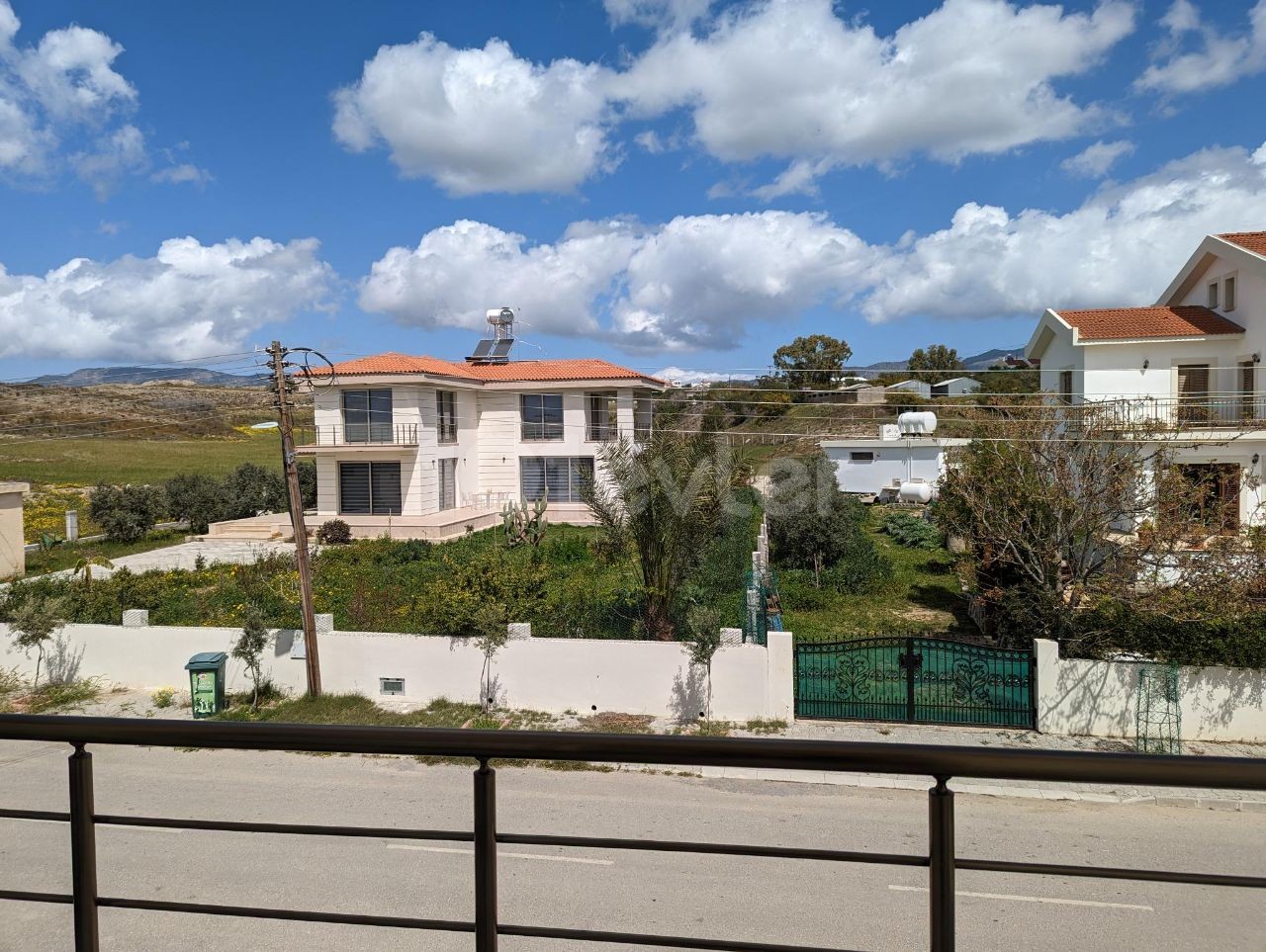 LUXURIOUS TWIN DUPLEX VILLA WITH A GARDEN, IN A VERY GOOD LOCATION, 170 SQUARE METERS, WITH TURKISH COACH, 3+1, ADDITIONAL SHOWER-TOILET AND CABINET ROOM IN MASTER'S BEDROOM, VAT AND TRANSFORMER CONTRIBUTION PAID.