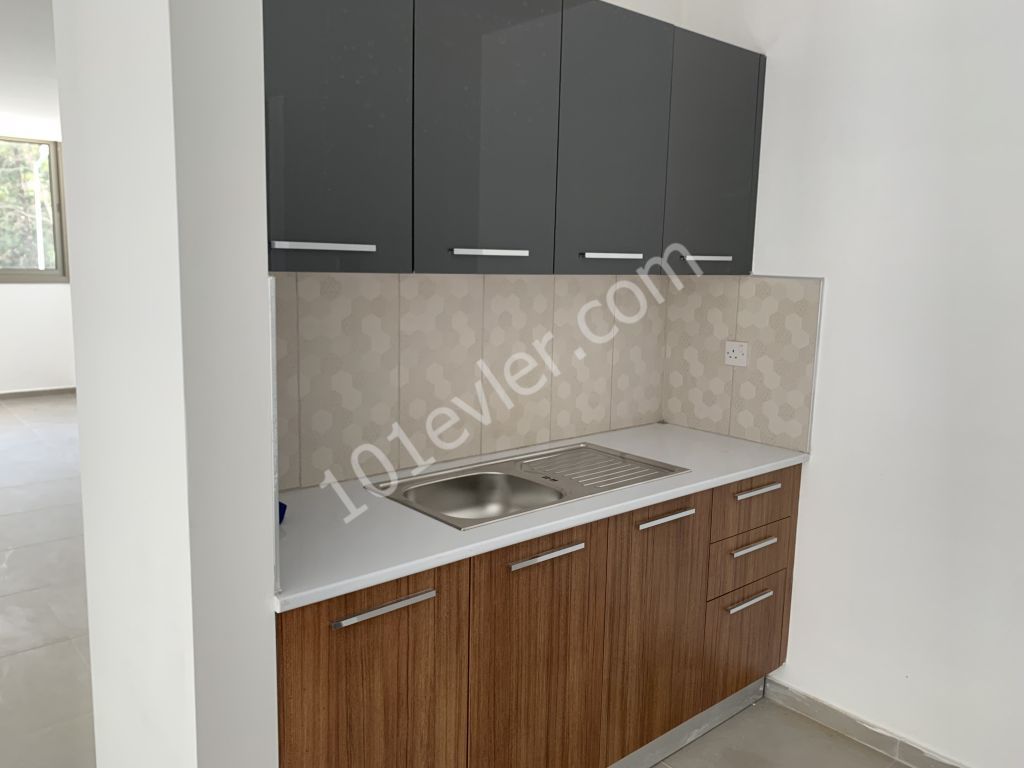 Girne Merkezde Sahibinden Kiralık Yeni Tamamlanan Sende Katlı 240 m2 Dükkan