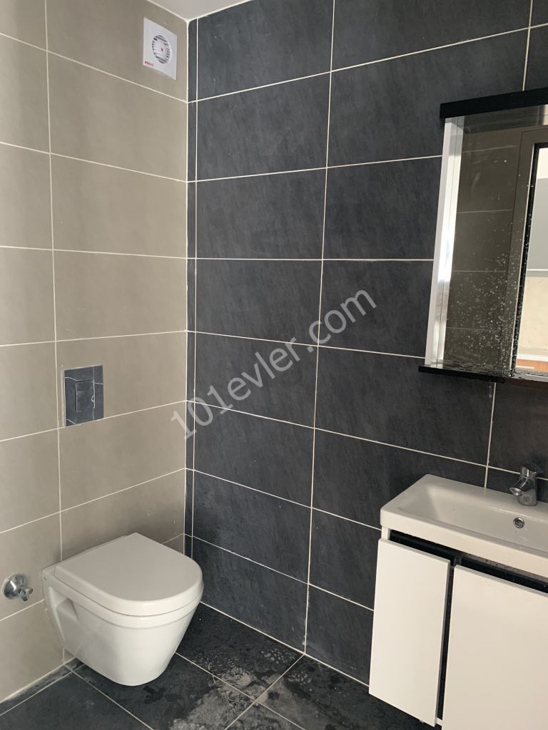 Girne Merkezde Sahibinden Kiralık Yeni Tamamlanan Sende Katlı 240 m2 Dükkan