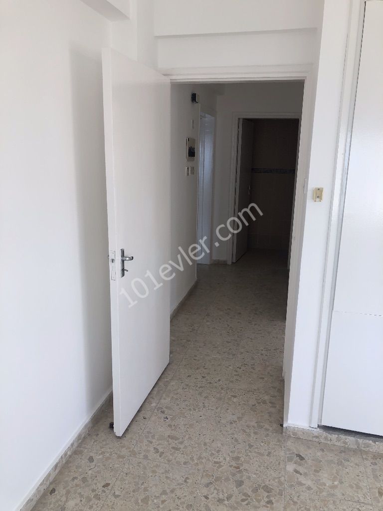 Girne Limanında Dome Hotel Karşısında 2+1 Eşyasız Deniz Manzaralı Daire