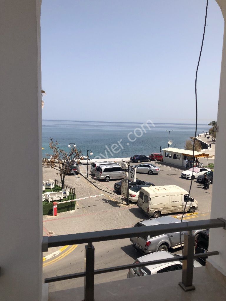 Girne Limanında Dome Hotel Karşısında 2+1 Eşyasız Deniz Manzaralı Daire