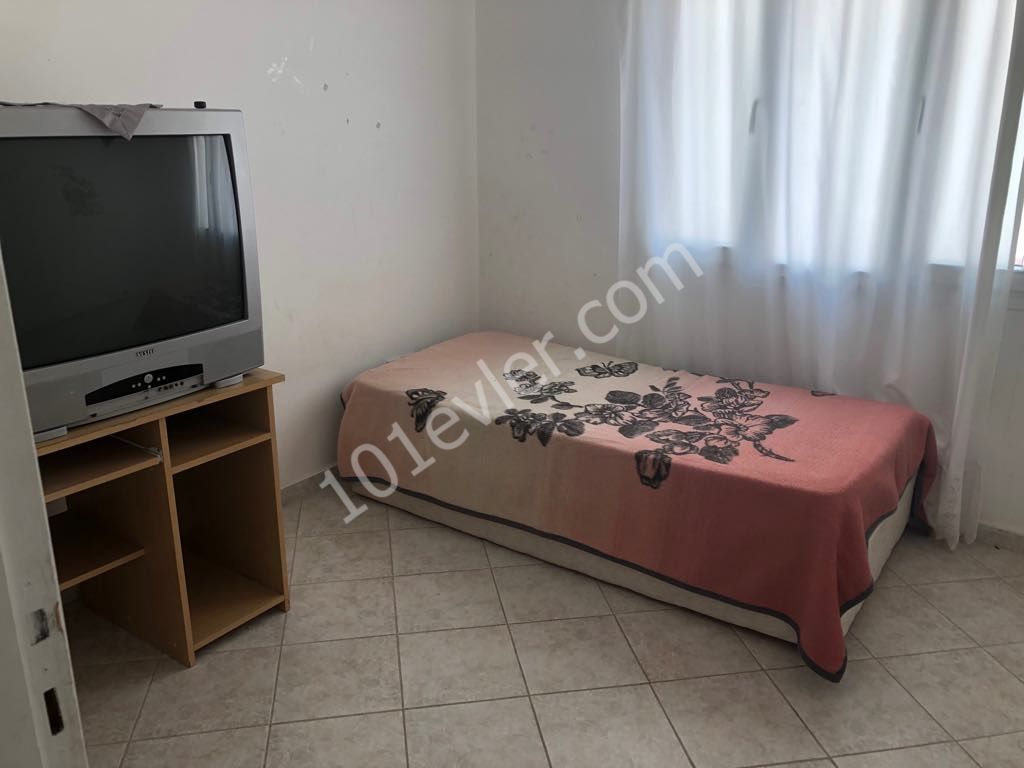 Girne Nusmar Market bölgesinde Satlık 3+1 eşyalı daire