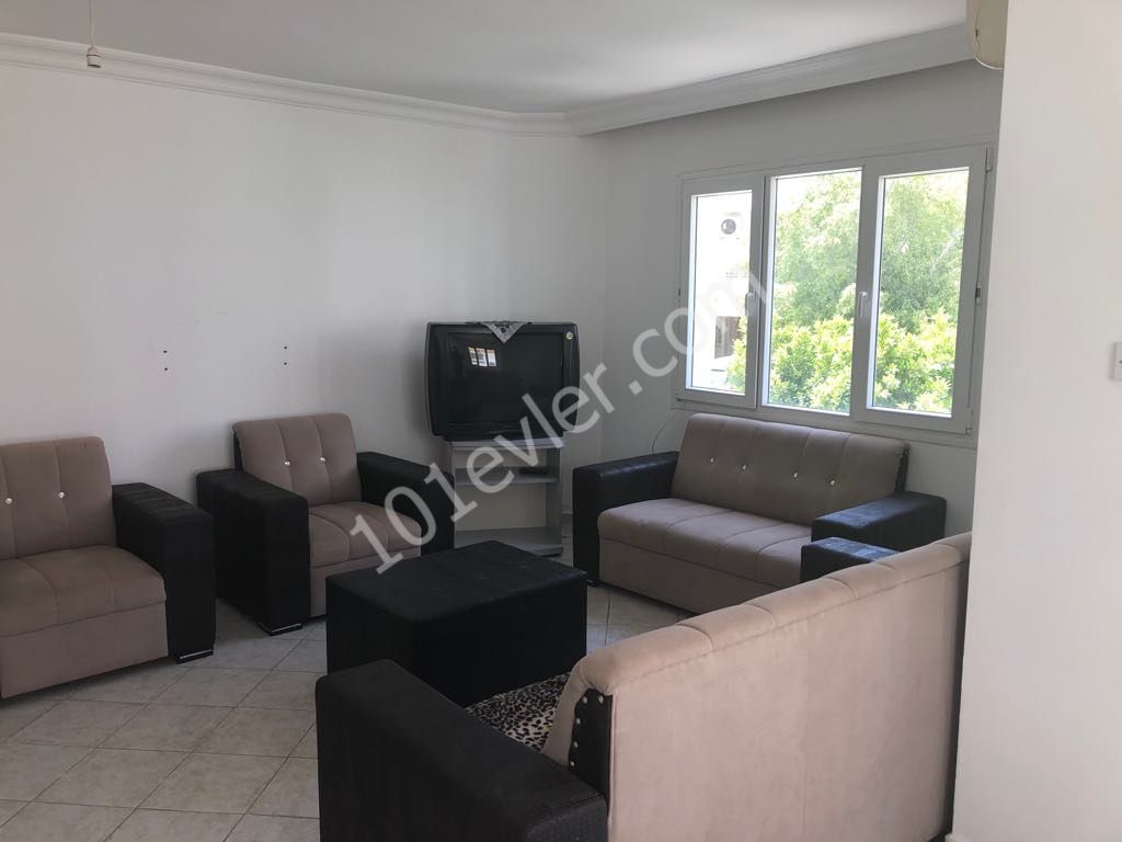 Girne Nusmar Market bölgesinde Satlık 3+1 eşyalı daire