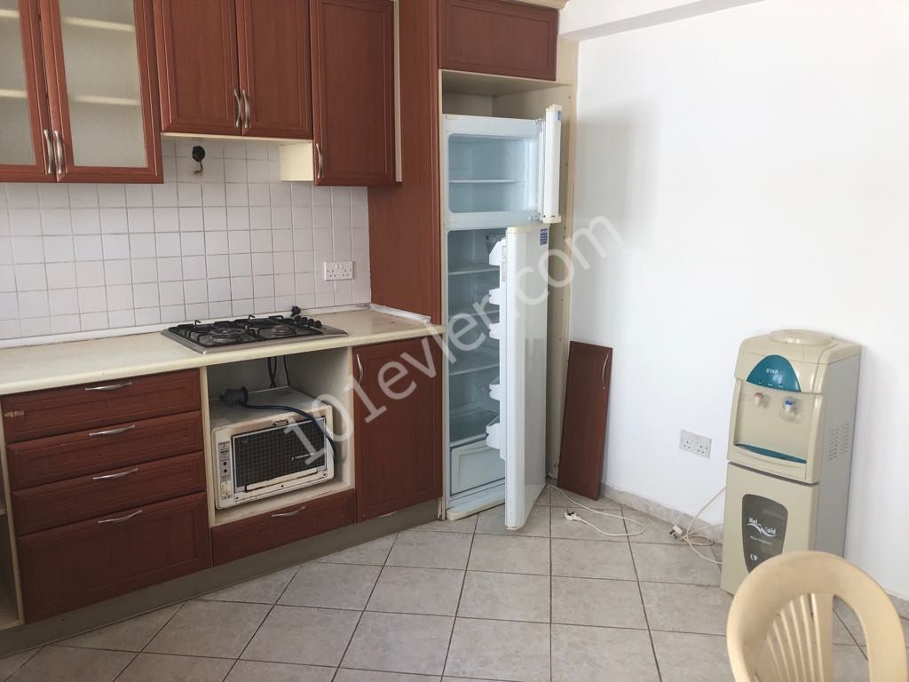 Girne Nusmar Market bölgesinde Satlık 3+1 eşyalı daire