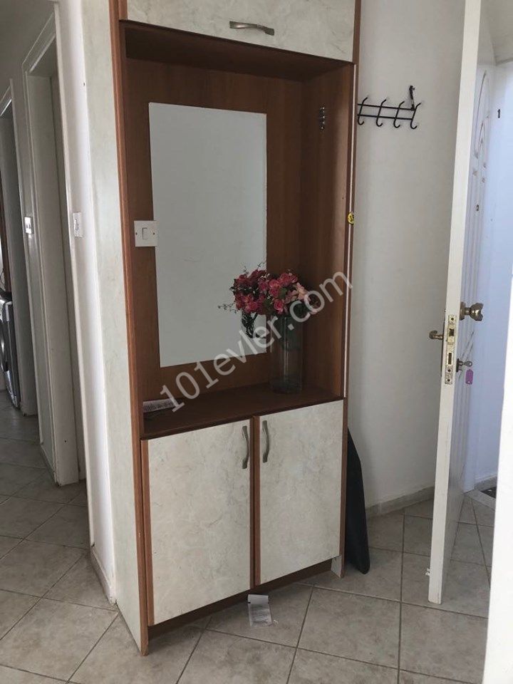 Girne Nusmar Market bölgesinde Satlık 3+1 eşyalı daire