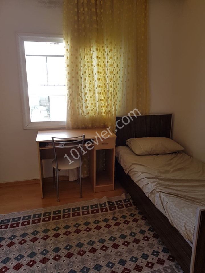 Lefkoşa K.Kaymaklı'da kiralık eşyalı 3+1 daire