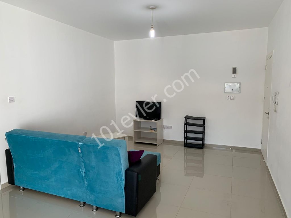 Gönyeli'de ana cadde üzerinde kiralık 2+1 daire