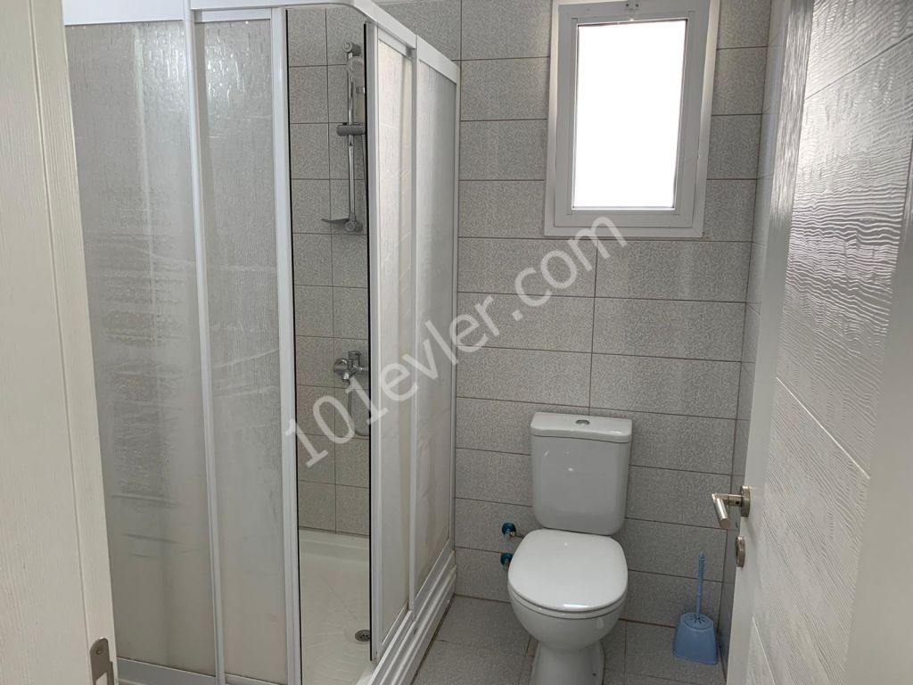 Gönyeli'de ana cadde üzerinde kiralık 2+1 daire