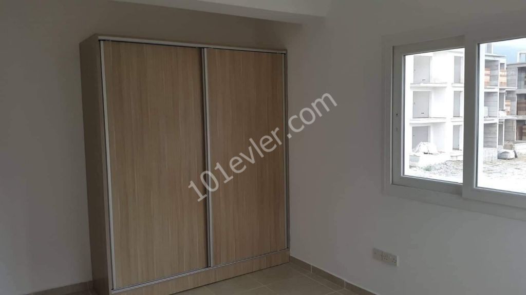 Lapta girişinde eşyasız 3+1 daire