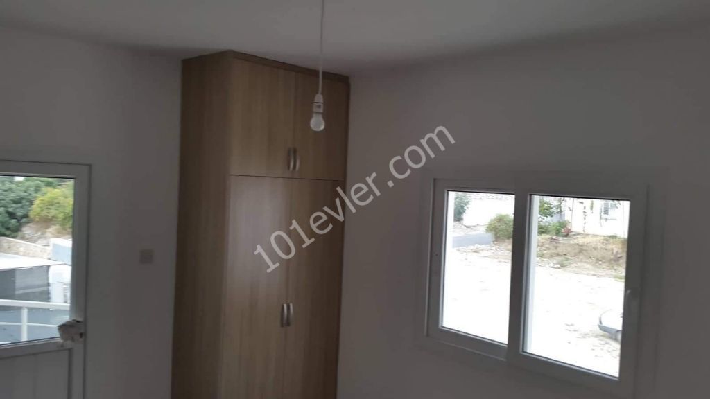 Lapta girişinde eşyasız 3+1 daire