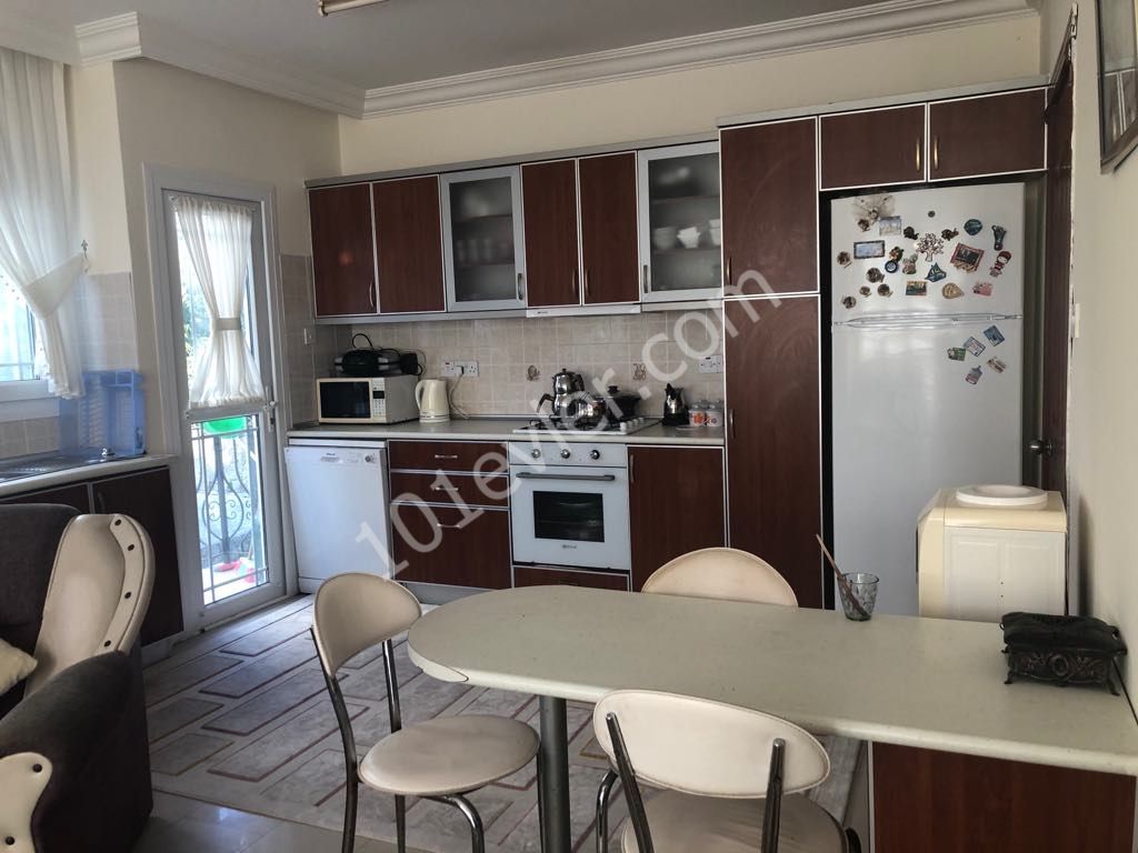 Girne Merkezde 3+1 eşyalı daire