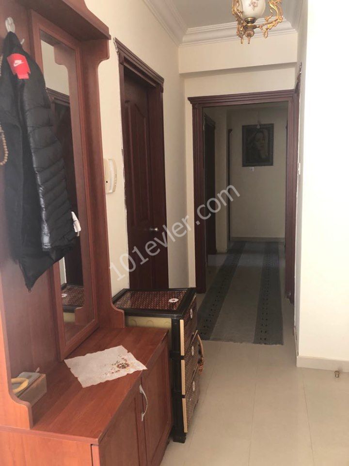 Girne Merkezde 3+1 eşyalı daire