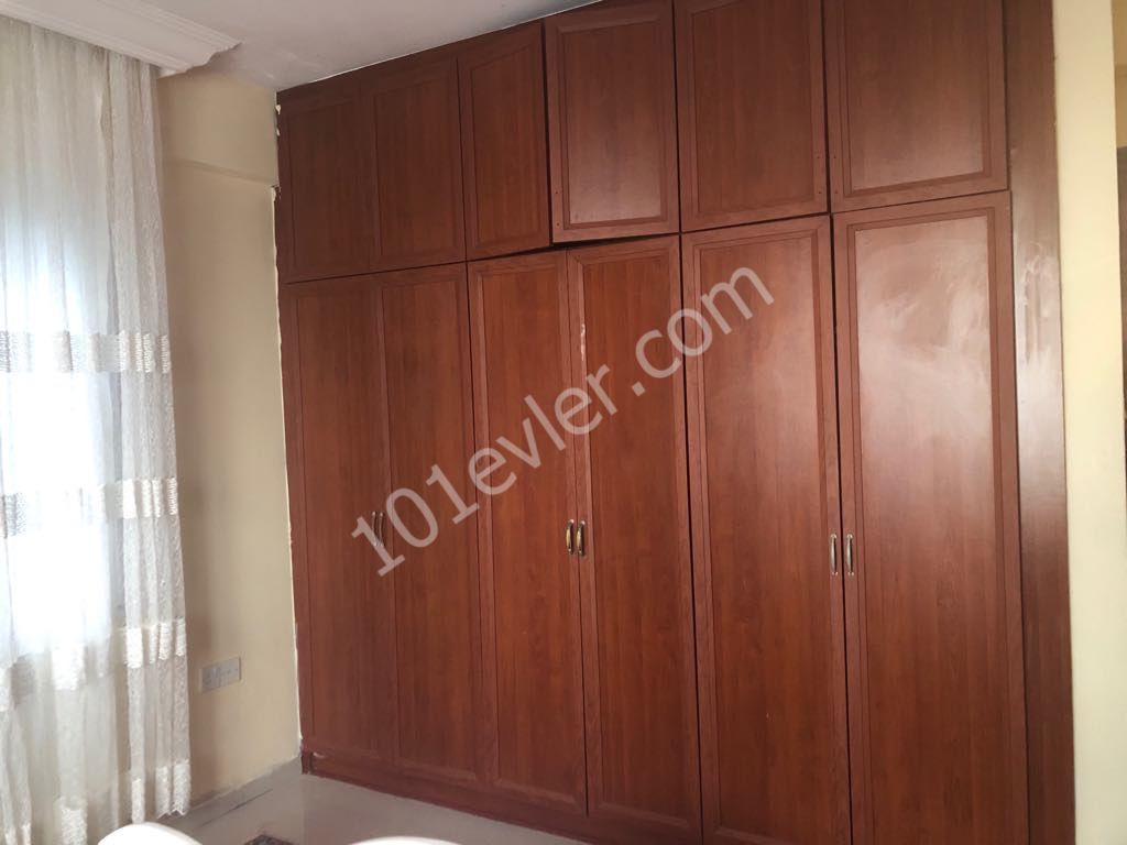 Girne Merkezde 3+1 eşyalı daire