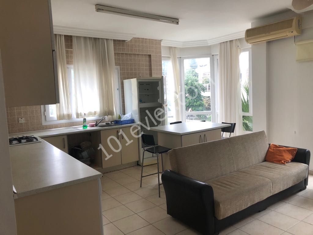 Girne Merkezde kiralık 2+1 eşyalı daire