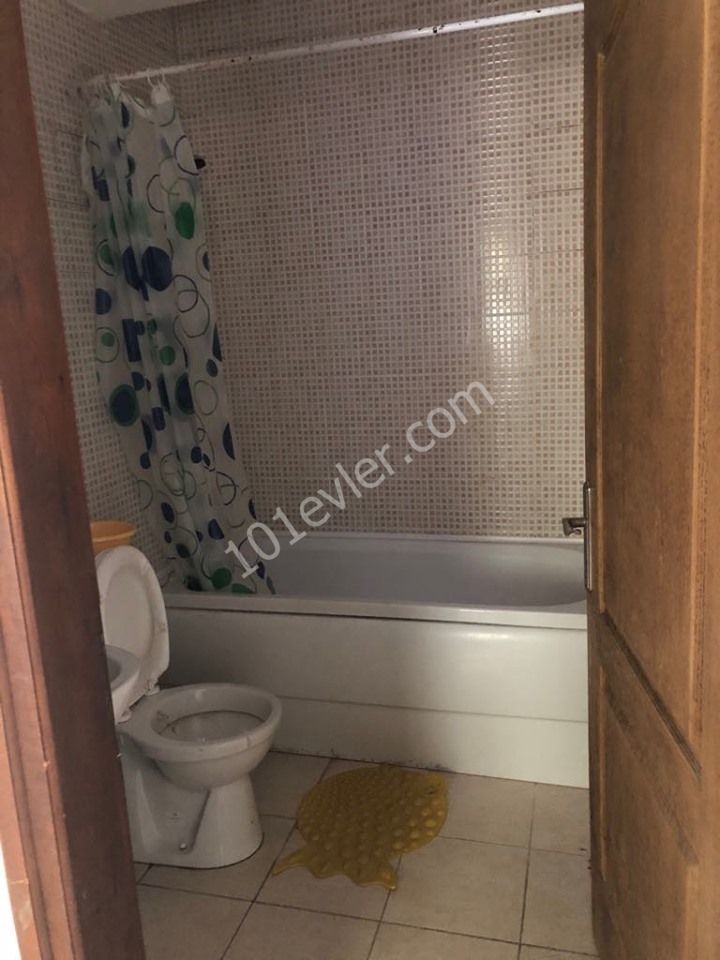 Girne Merkezde kiralık 2+1 eşyalı daire