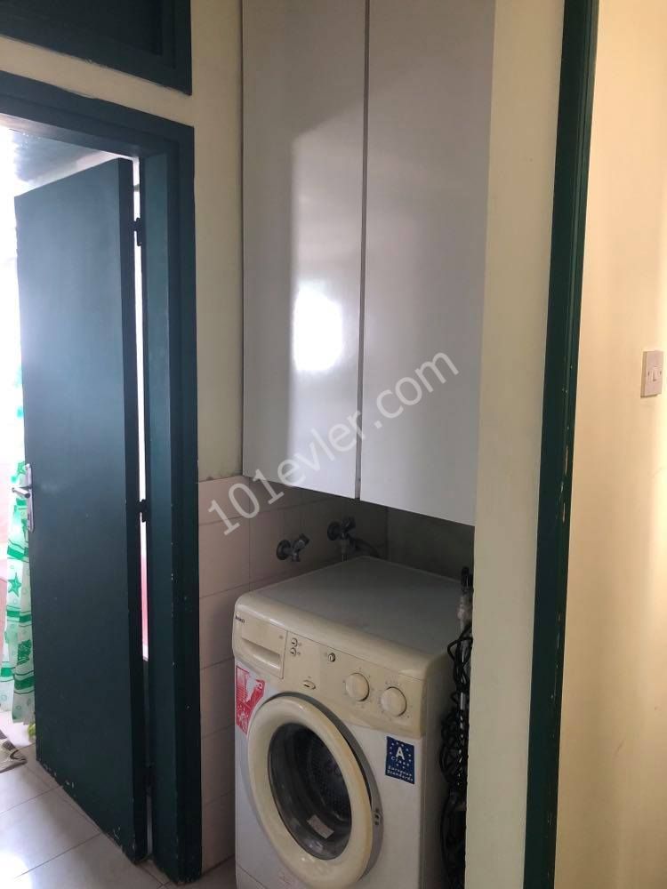 Girne Merkezde kiralık 2+1 eşyalı daire