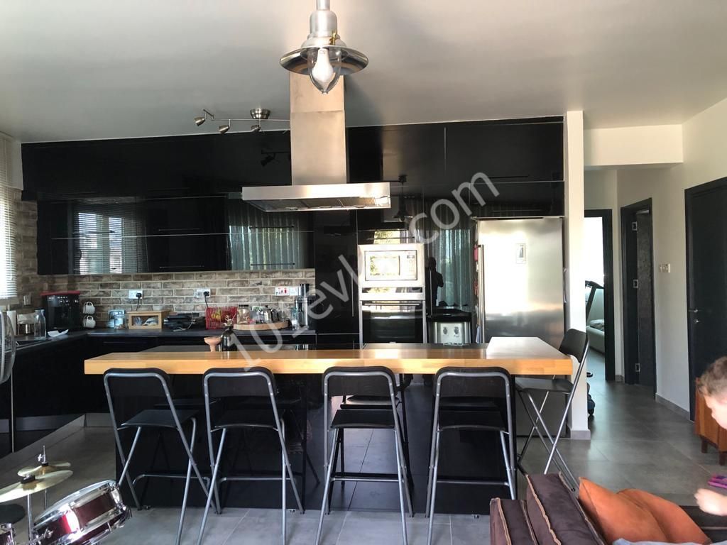 Flat To Rent in Karaoğlanoğlu, Kyrenia