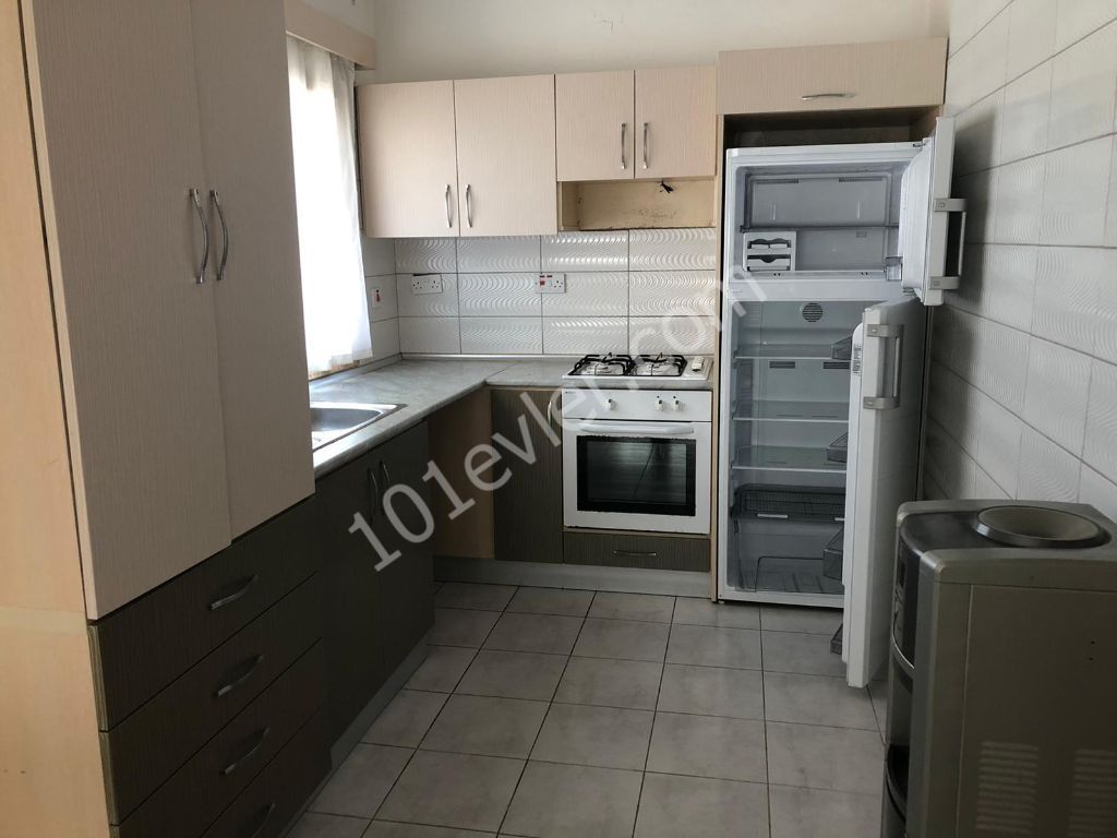 Lefkoşa Metropol Süpermarket Bölgesinde Kiralık Eşyalı 3+1 Daire