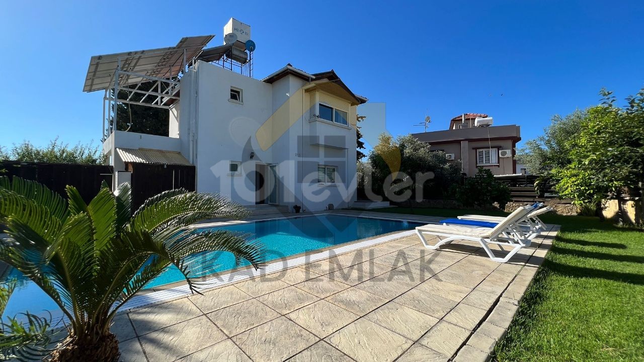 Girne Edremit Bölgesinde Ful Eşyalı Satılık Villa