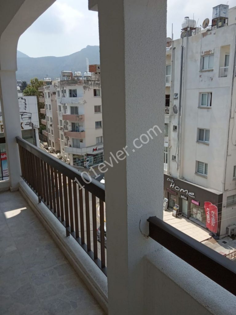 GİRNE MERKEZDE LÜX   4 +1 ,ŞÖMİNELİ,ASANSÖRLÜ DAİRE 