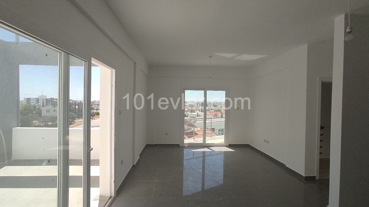 Penthouse mit 2 Schlafzimmern in Hamitköy ** 