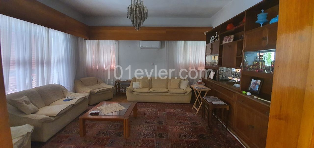 Detached House With a Large Garden, Suitable For A School, Nursery, Clinic And Office In Köklüçiftlik ** 