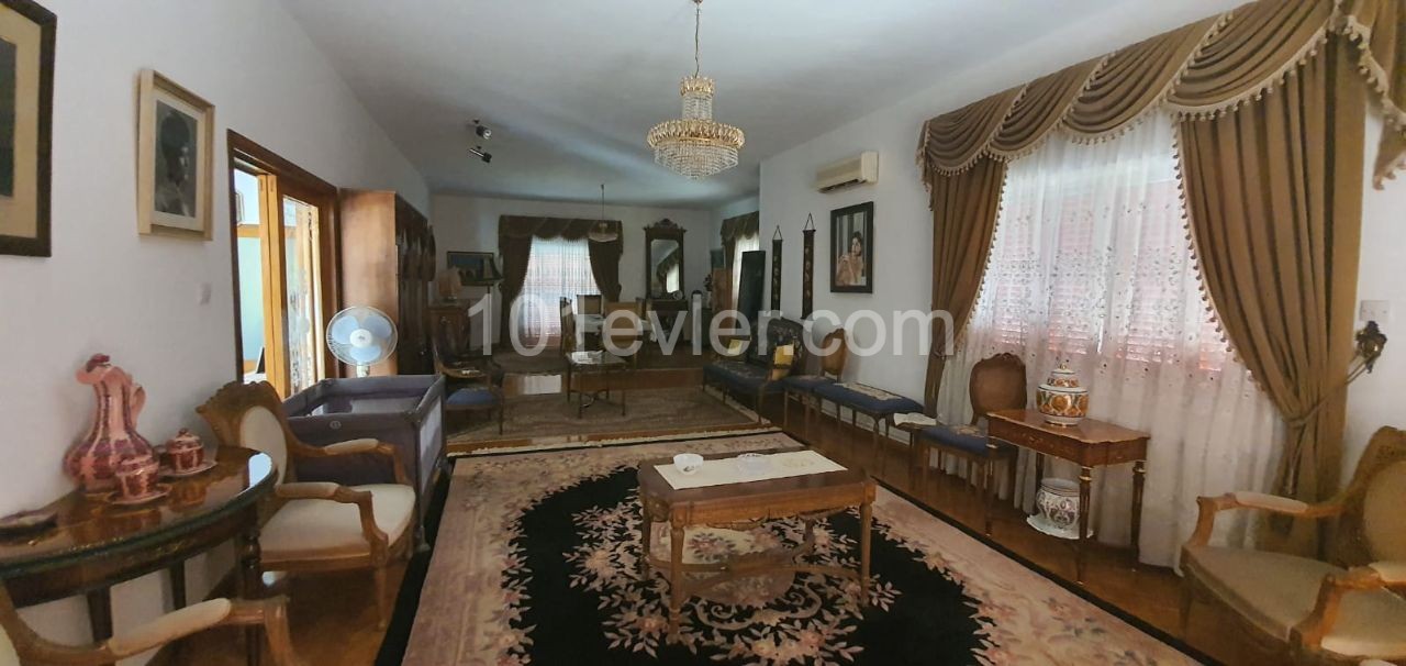 Detached House With a Large Garden, Suitable For A School, Nursery, Clinic And Office In Köklüçiftlik ** 