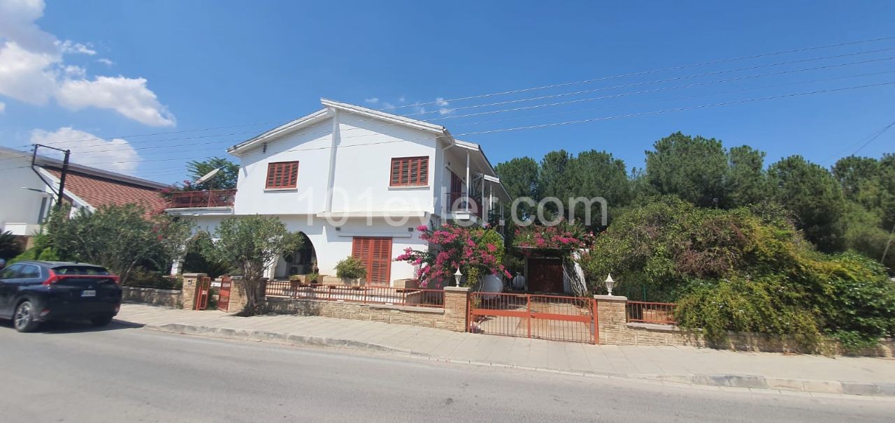 Detached House With a Large Garden, Suitable For A School, Nursery, Clinic And Office In Köklüçiftlik ** 