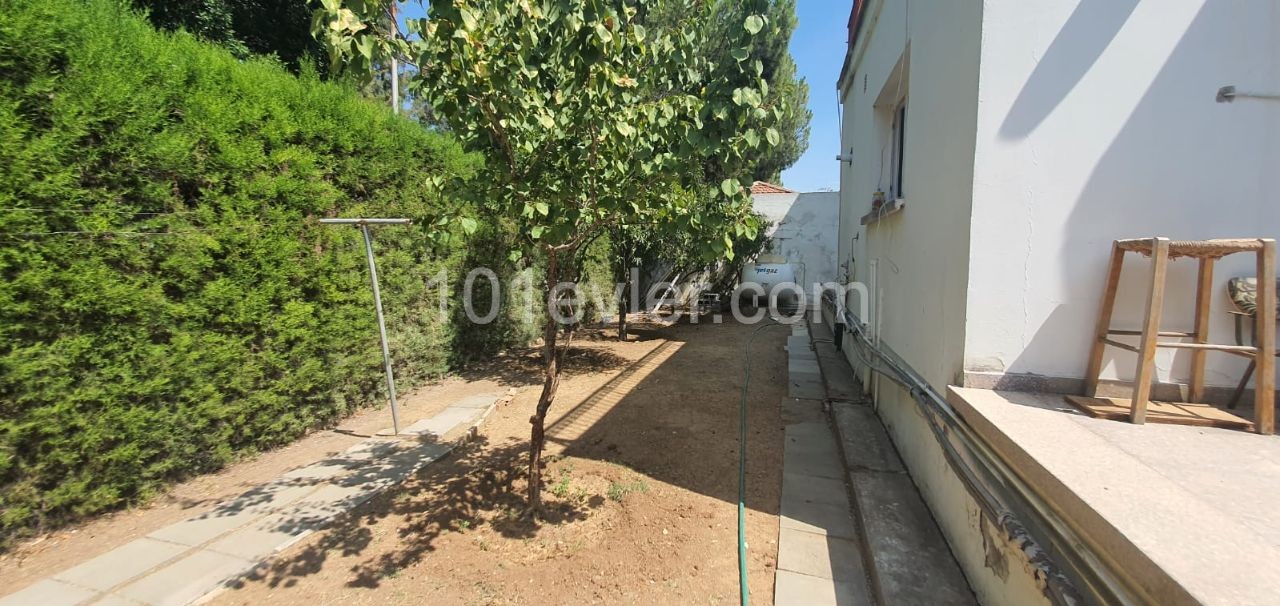 Detached House With a Large Garden, Suitable For A School, Nursery, Clinic And Office In Köklüçiftlik ** 