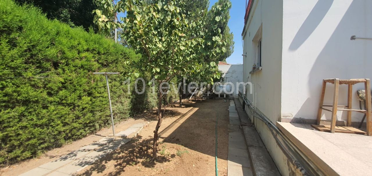 Detached House With a Large Garden, Suitable For A School, Nursery, Clinic And Office In Köklüçiftlik ** 