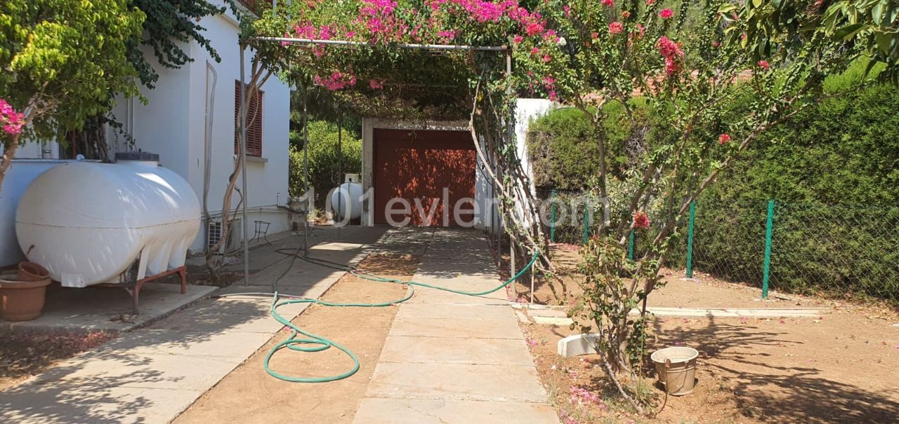 Detached House With a Large Garden, Suitable For A School, Nursery, Clinic And Office In Köklüçiftlik ** 