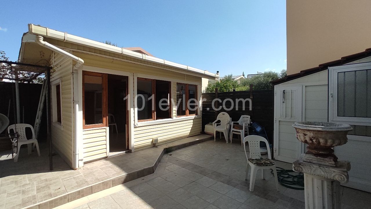 4+ 2 detached villa for sale with an auxiliary house in the Yenikent district ** 