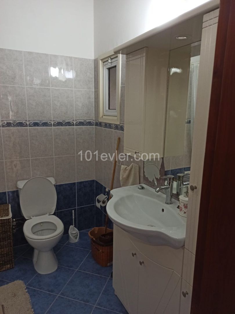 Ortaköy'de 2 Yatak odalı Kız öğrenciye Kiralık Eşyalı Daire