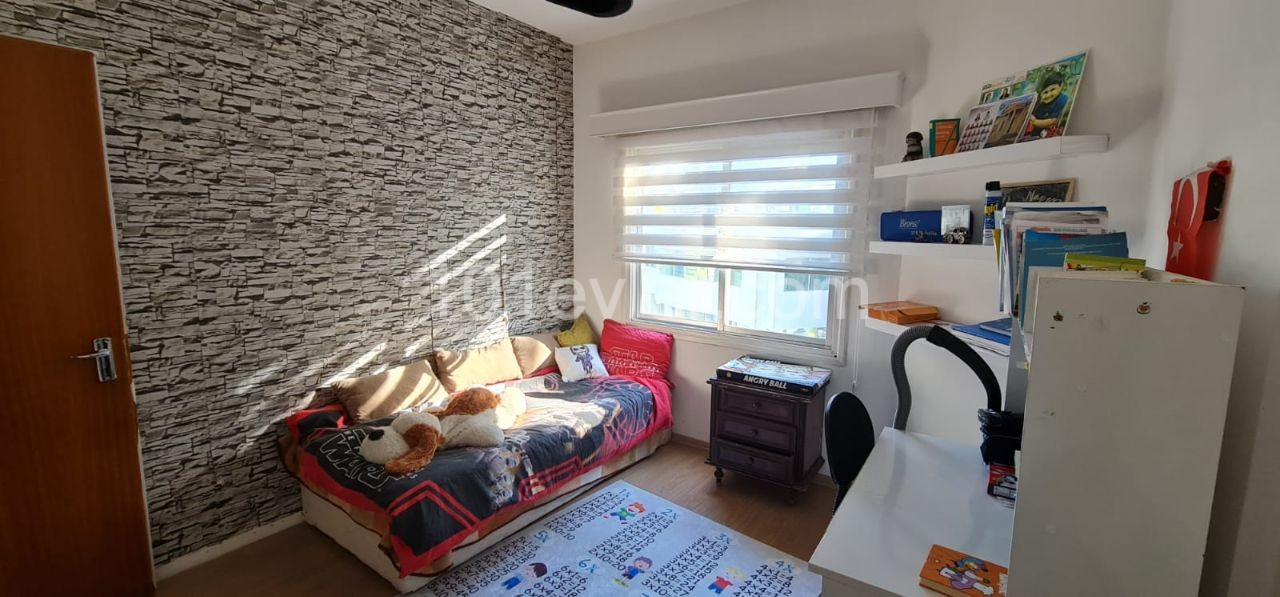 Ortaköy'de 145 m2 3+1 Tadilatlı Çok Geniş Daire